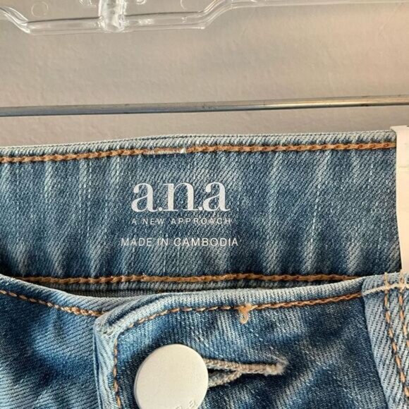 a.n.a. Midrise Denim Bermuda Shorts, 8. NWT. Light Wash Jorts - Picture 5 of 7